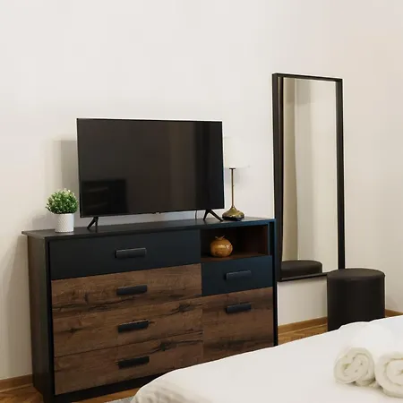 Bd Old Town - Pedestrian Zone - Center *